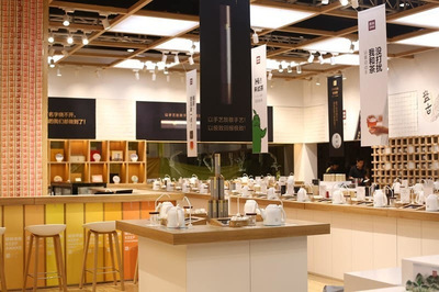 雨林茶空間 | 老班章發(fā)布會 雨林古茶坊煥新升級，倉儲服務(wù)引領(lǐng)行業(yè)風(fēng)潮